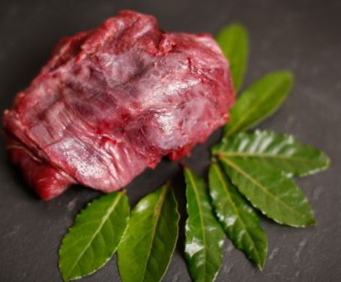 Pferdefleisch in Würfel roh 1000 g Pferdefleisch in Würfel roh 1000 g